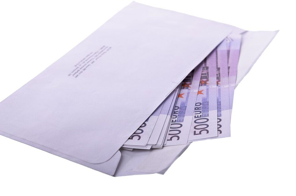 The envelope system using 7 Creative Ways to Budget on Low Income.