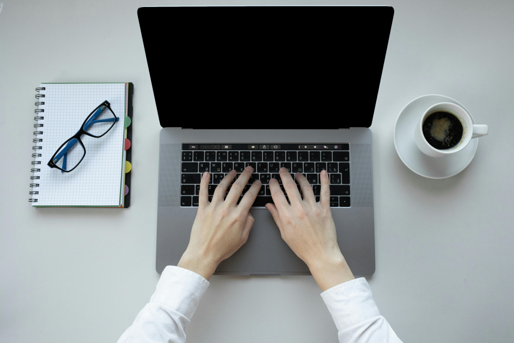 Daily Habits to Help You Stay on Track Financially